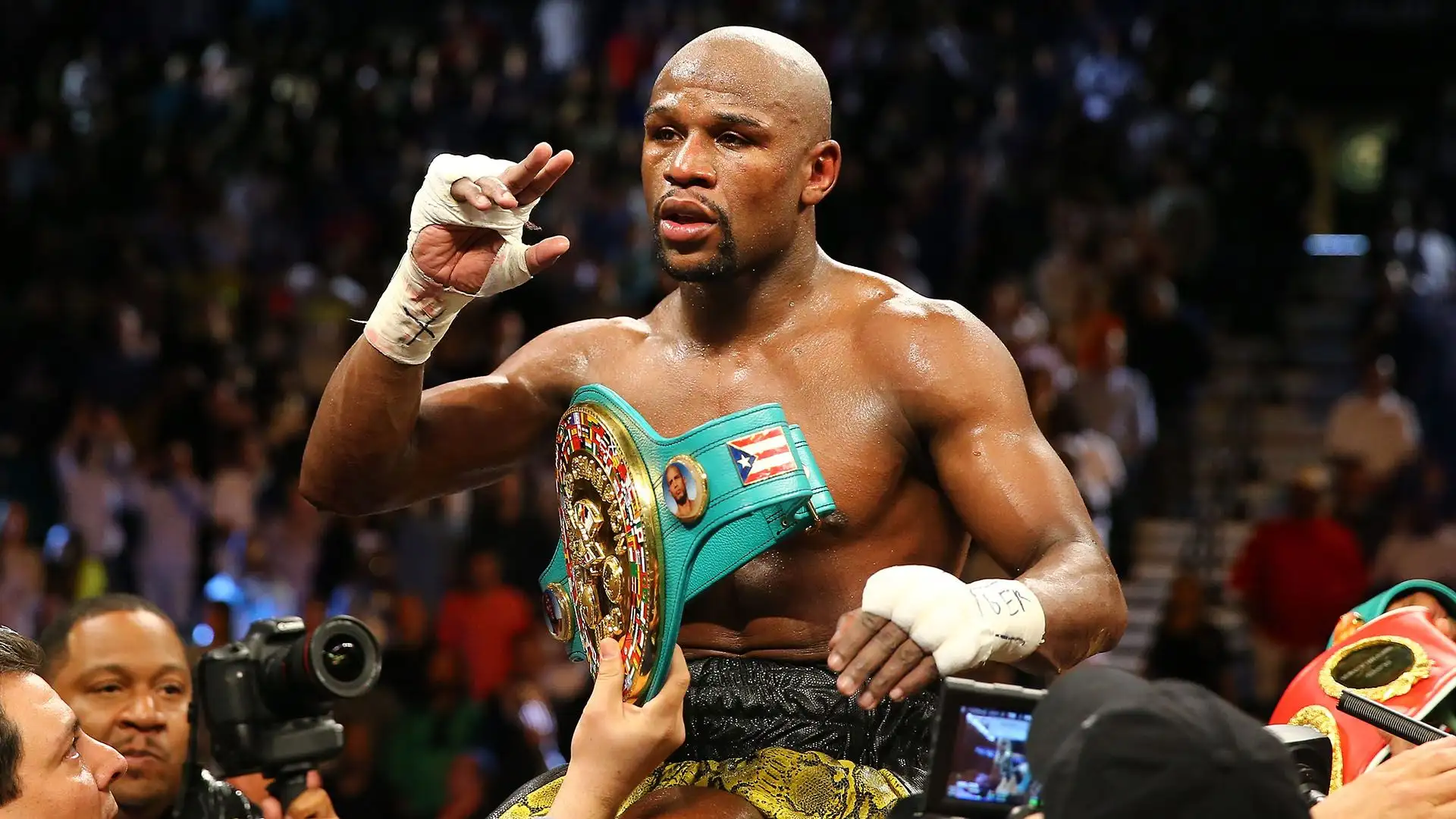 10- Apre la classifica l'ex pugile Floyd Mayweather: 1.48 miliardi di dollari
