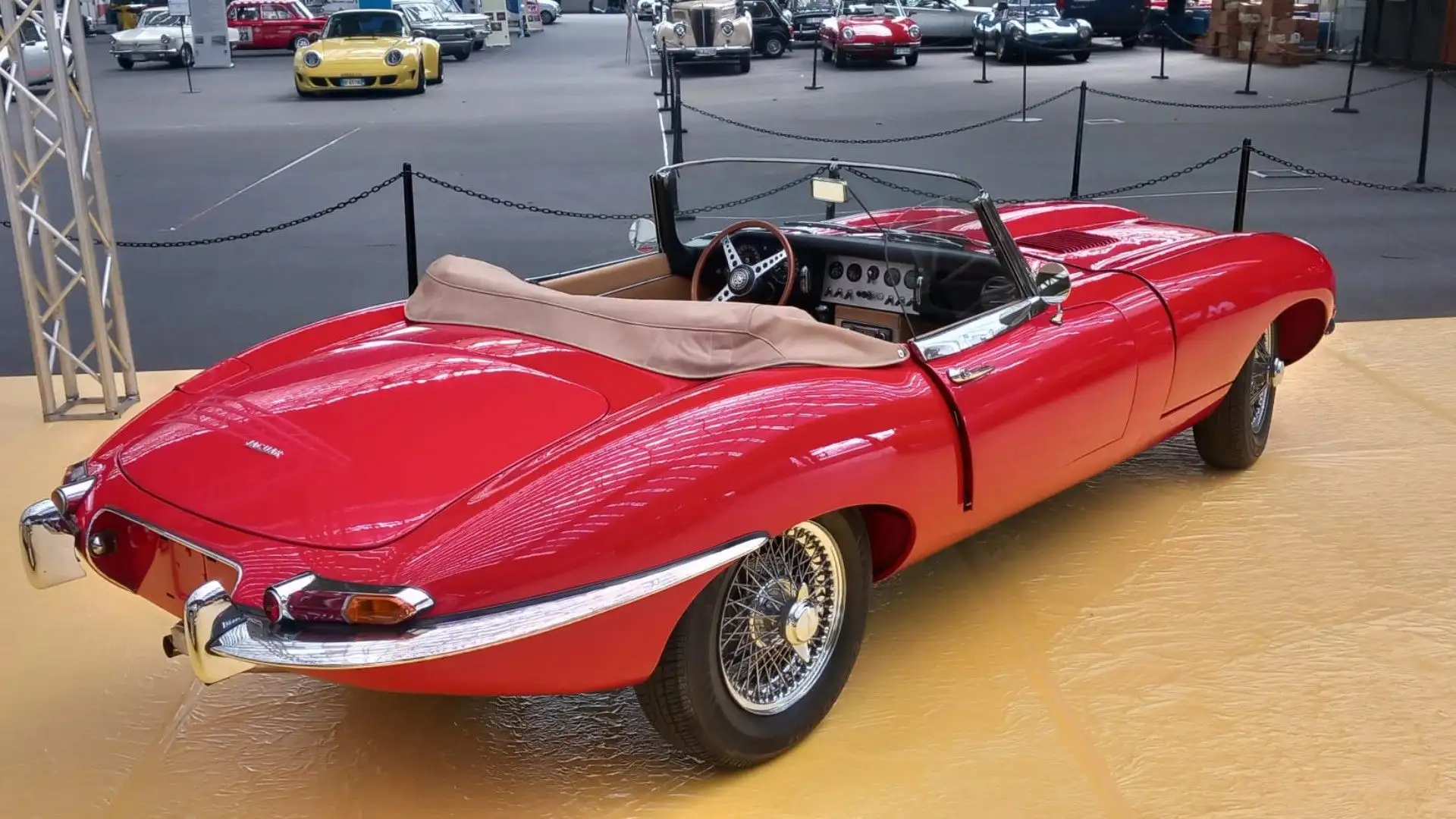 Ad Auto Collection è possibile trovare anche espositori con accessori e pezzi di ricambio
