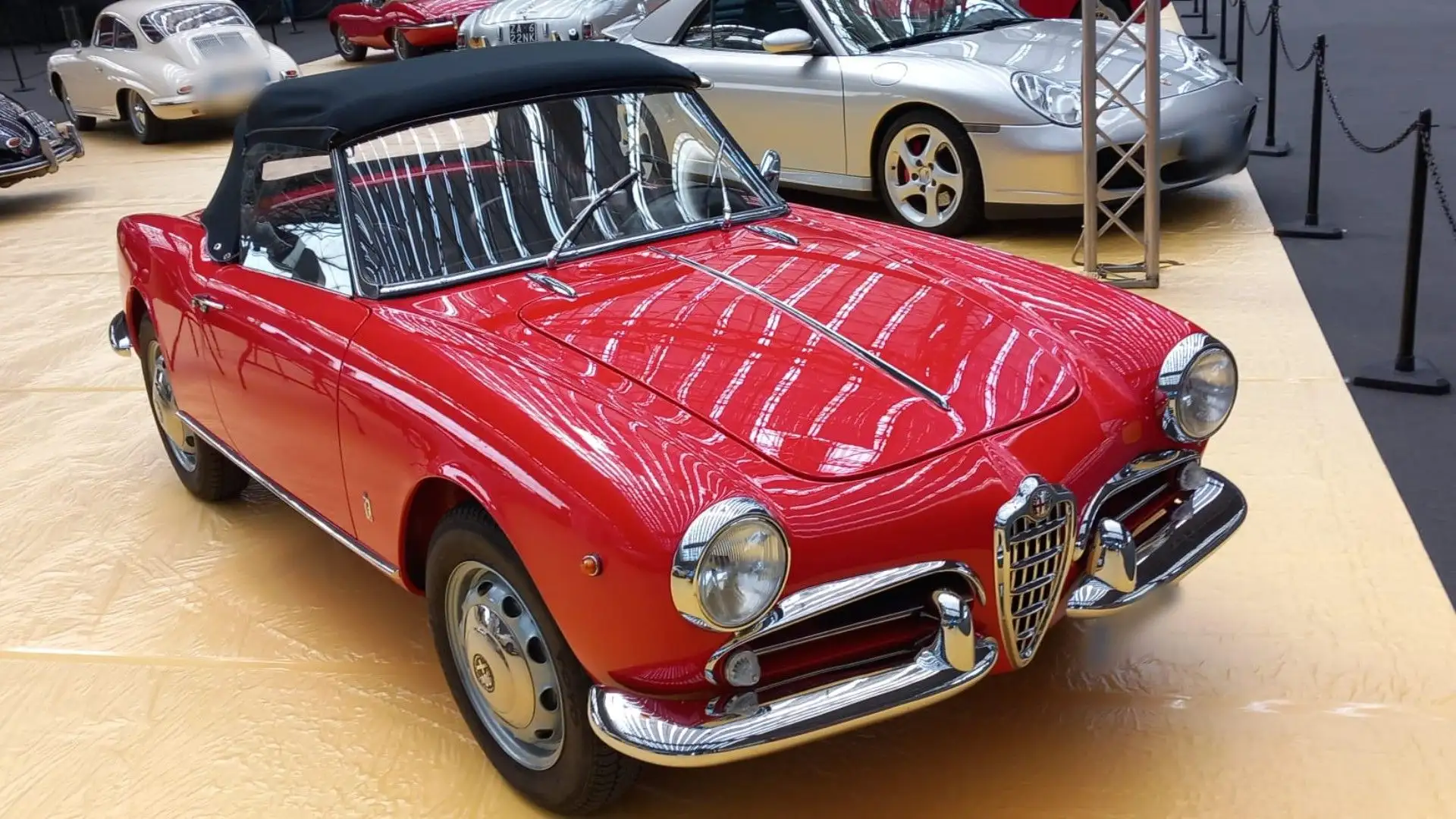 Fanali, componenti per il motore, frecce, stemmi e molto altro
