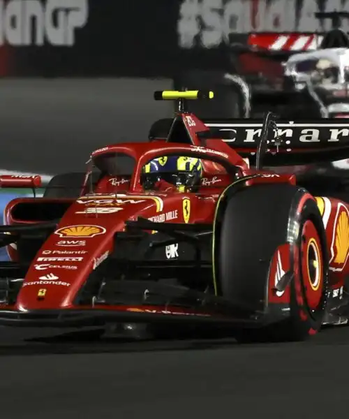 F1: Max Verstappen domina in Arabia, Leclerc a podio. Che Bearman!