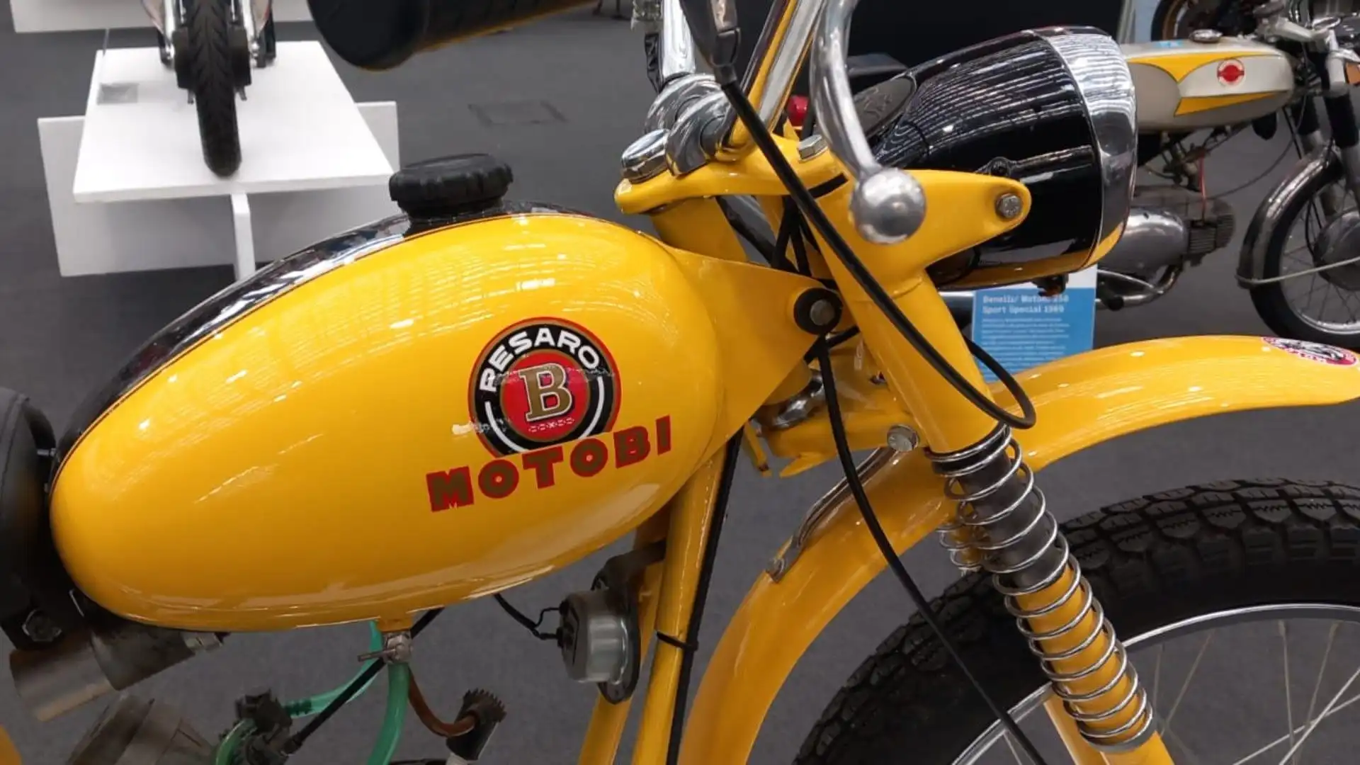 Non lascia di certo indifferenti questa due ruote di colore giallo