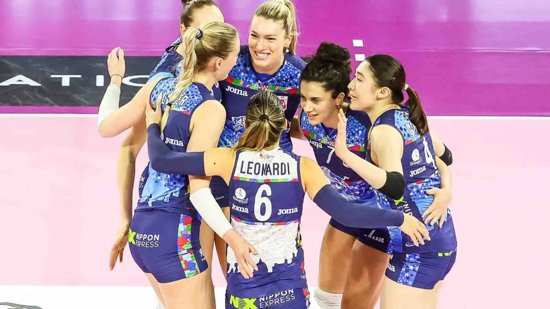  L'opposta veneta si trova anche al primo posto nella classifica delle "migliori attaccanti" della Serie A1 Tigotà, con 516 punti realizzati, seguita da Bici (461) di Roma.