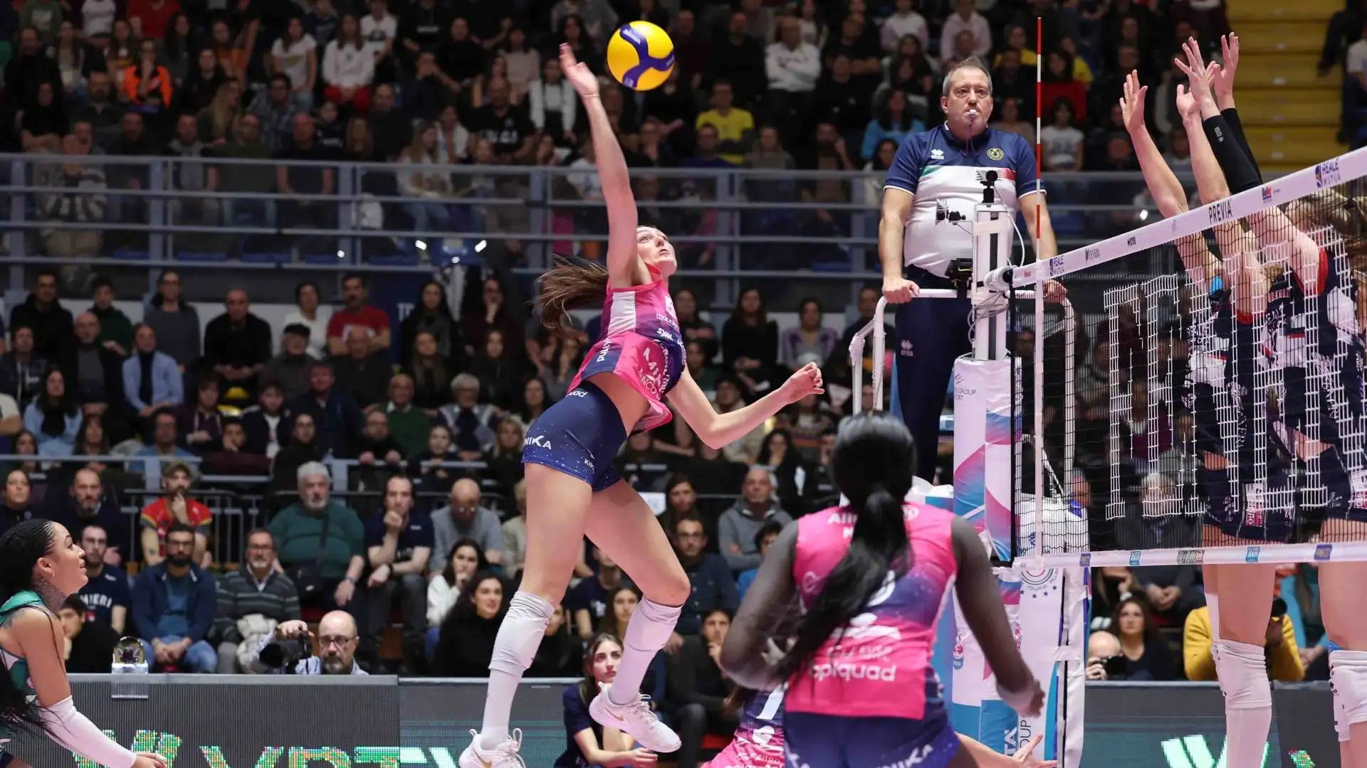 Bajema veniva da un'annata da protagonista con il VakifBank Istanbul.