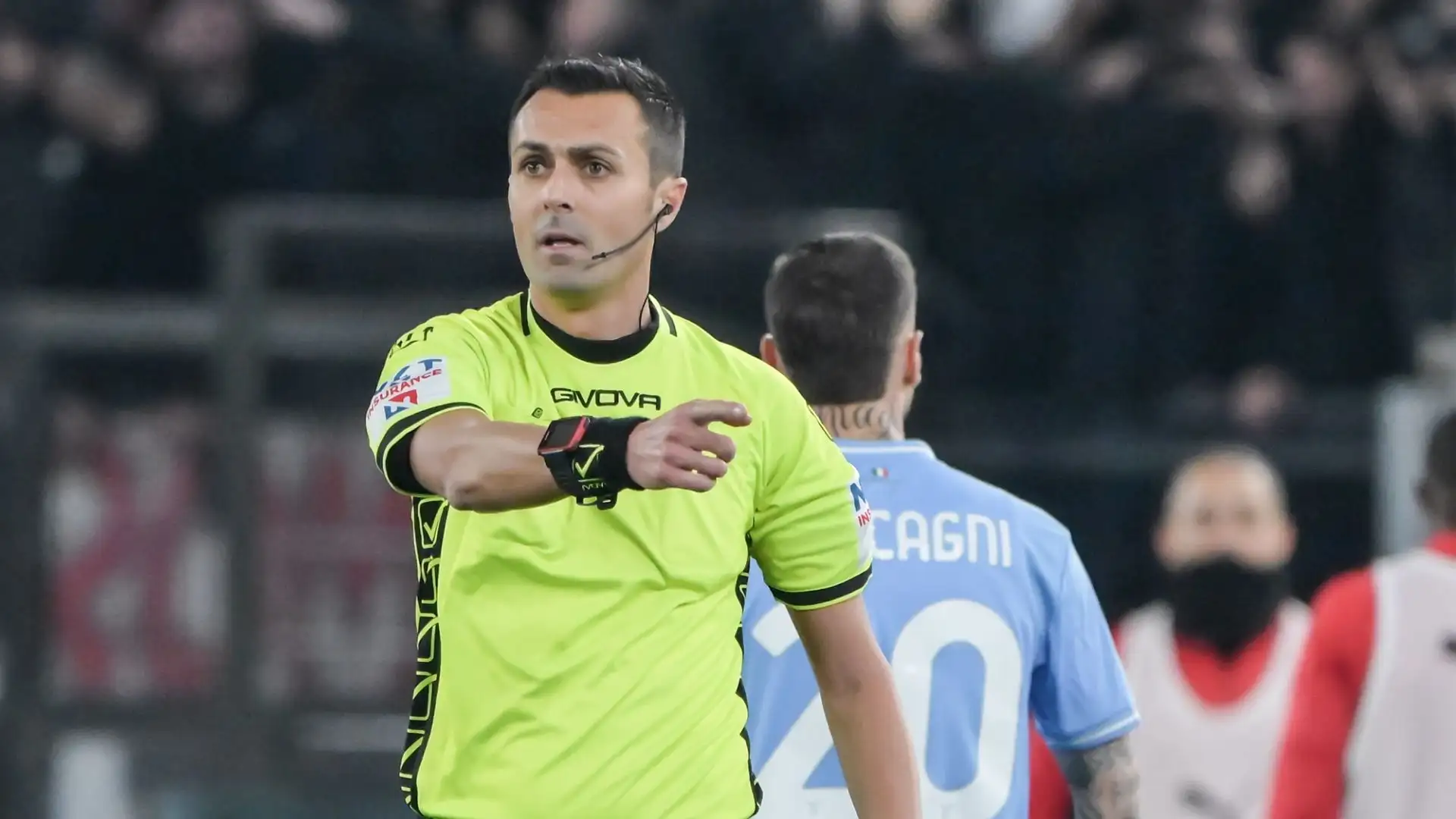 Diversi i casi contestati: al 12' la Lazio protesta per un calcio di rigore non assegnato per fallo di Maignan su Castellanos