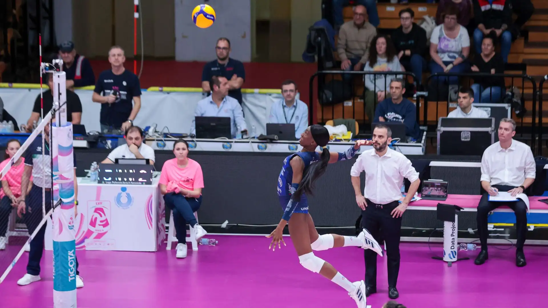 Ora anche il secondo posto finale è a rischio: Scandicci ha superato Milano in classifica.
