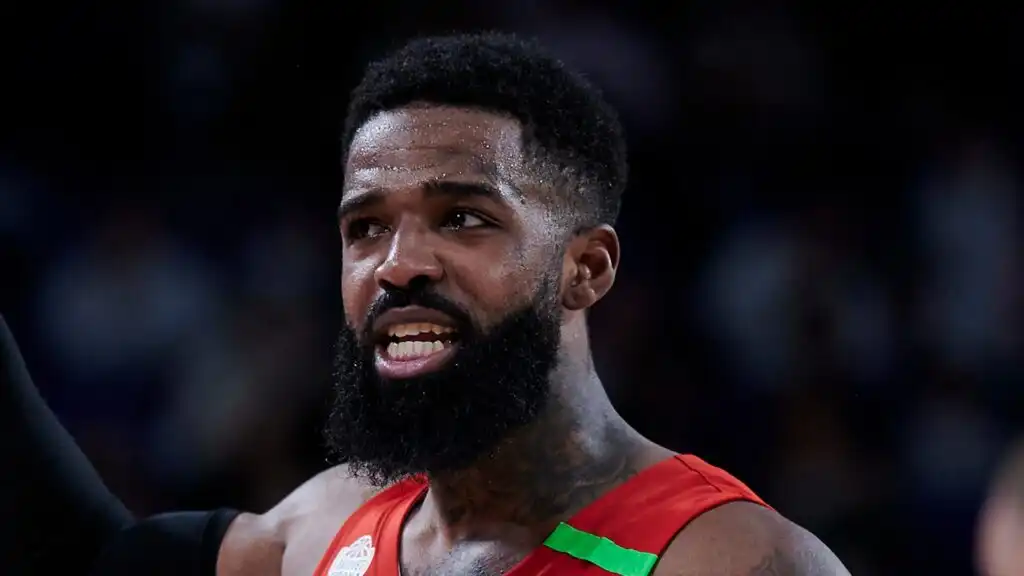 Corey Davis Rmc Basket, Corey Davis torna in Serie A