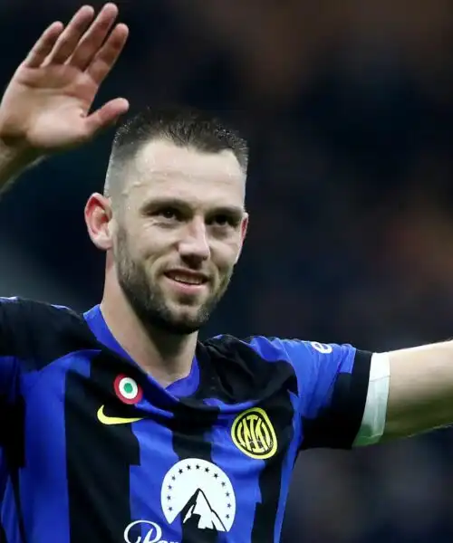 Super offerta per Stefan de Vrij: futuro in bilico. Immagini