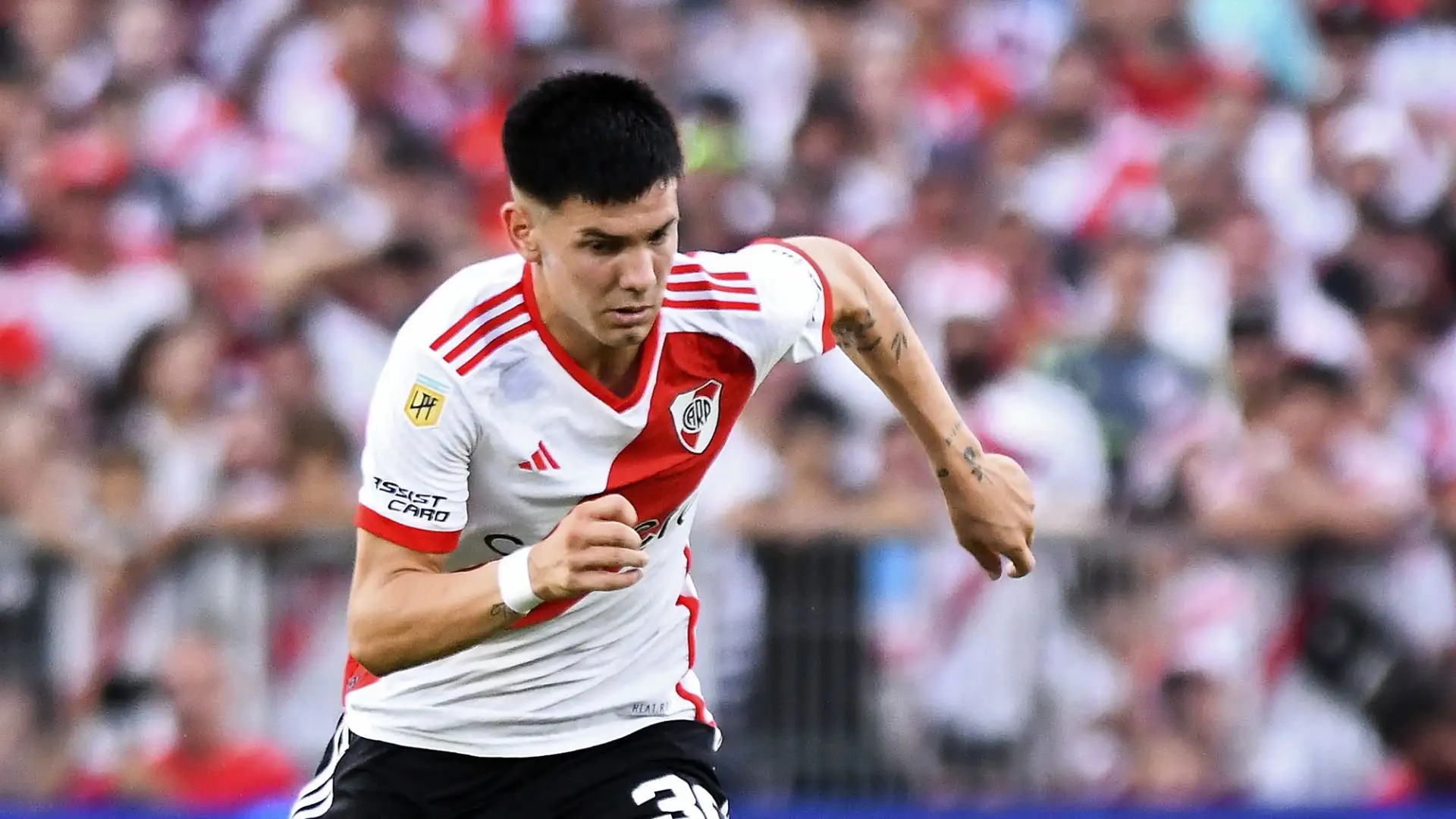 Il centrocampista offensivo del River Plate ha appena 16 anni