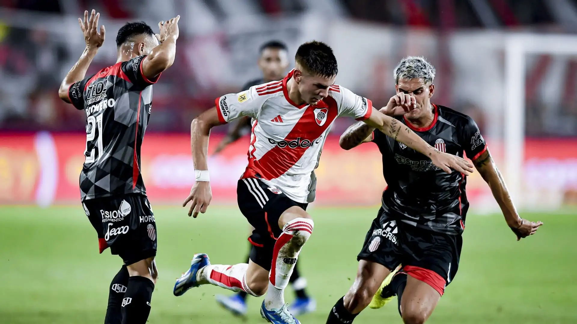 Il classe 2007 ha esordito in Copa Argentina, ed è diventato subito il marcatore più giovane della storia del Rivel Plate
