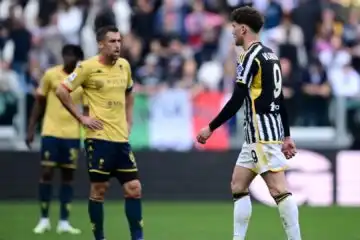 Juventus bloccata dal Genoa (e dai pali): nel finale c’è anche il rosso a Vlahovic
