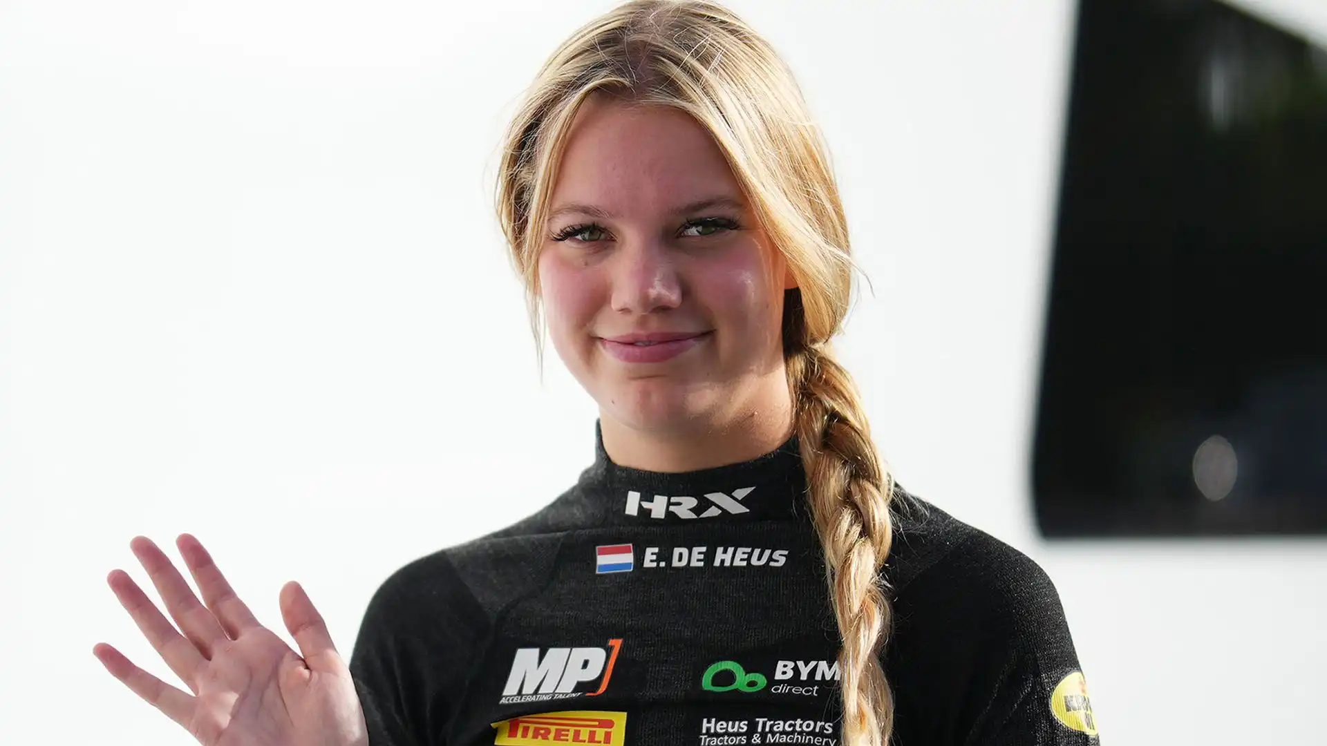Giovane e veloce: le foto della pilota olandese Emely de Heus
