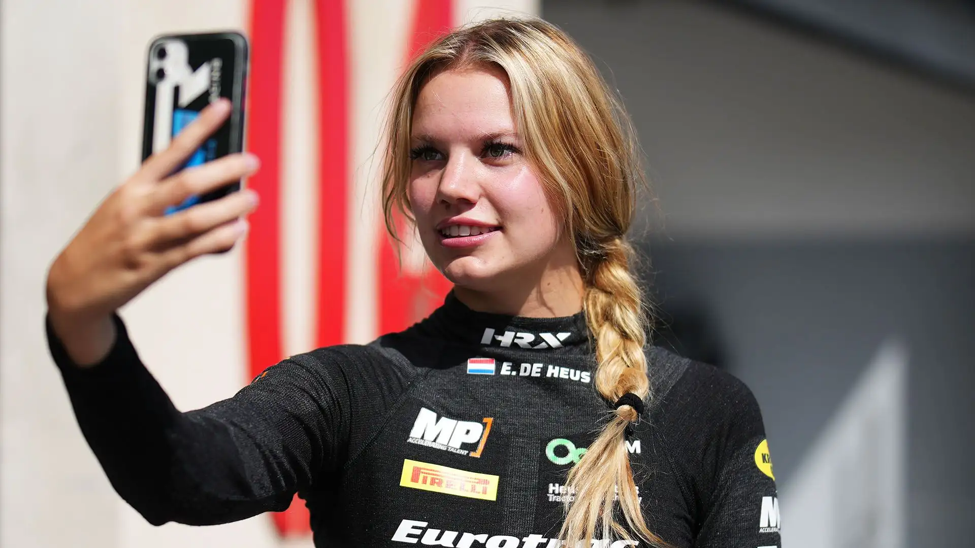 Emely è seguitissima sui social network
