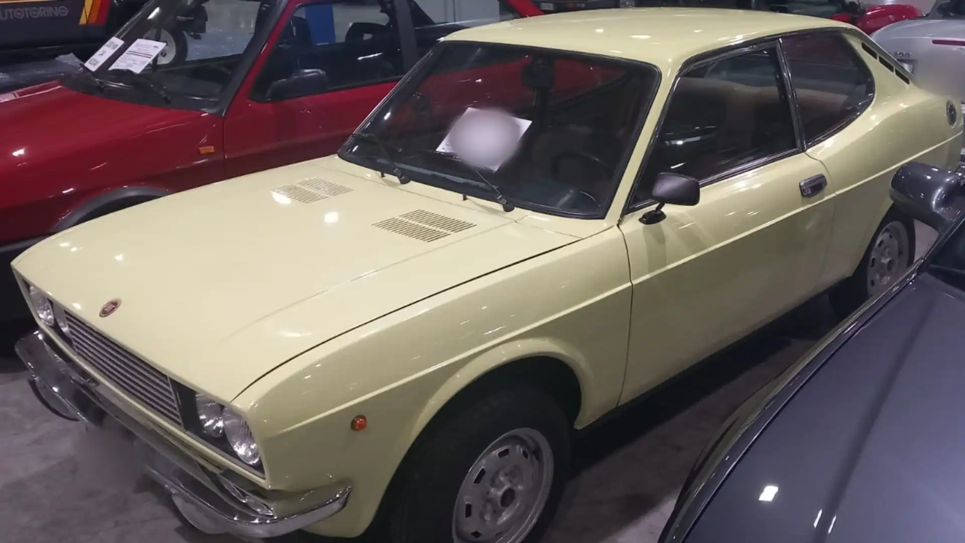 In un periodo dove le coupé derivate da berline erano molto popolari, la Fiat lanciò la 128 Coupé 