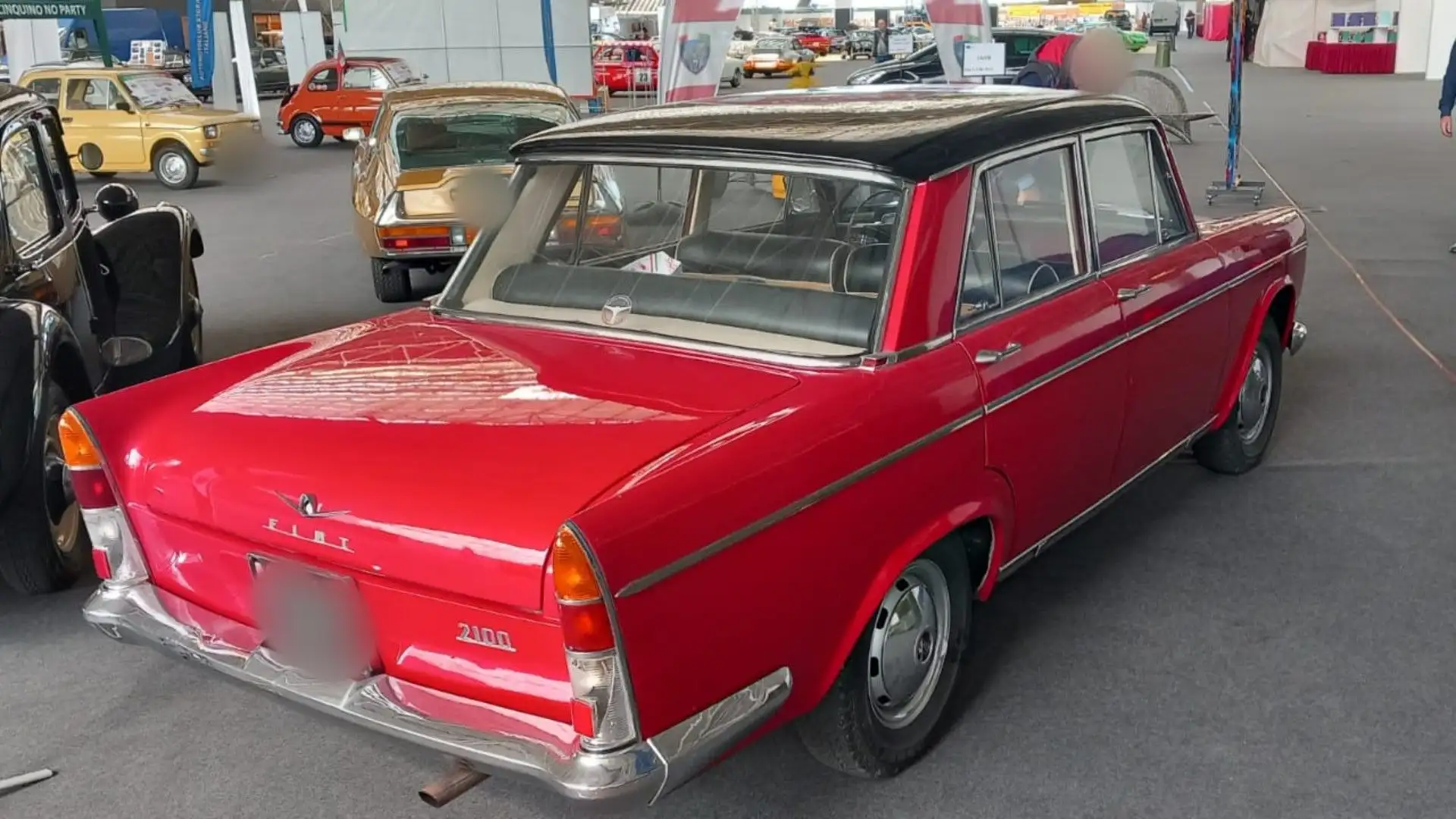 La carrozzeria Francis Lombardi lanciò una versione a passo allungato, nota come President