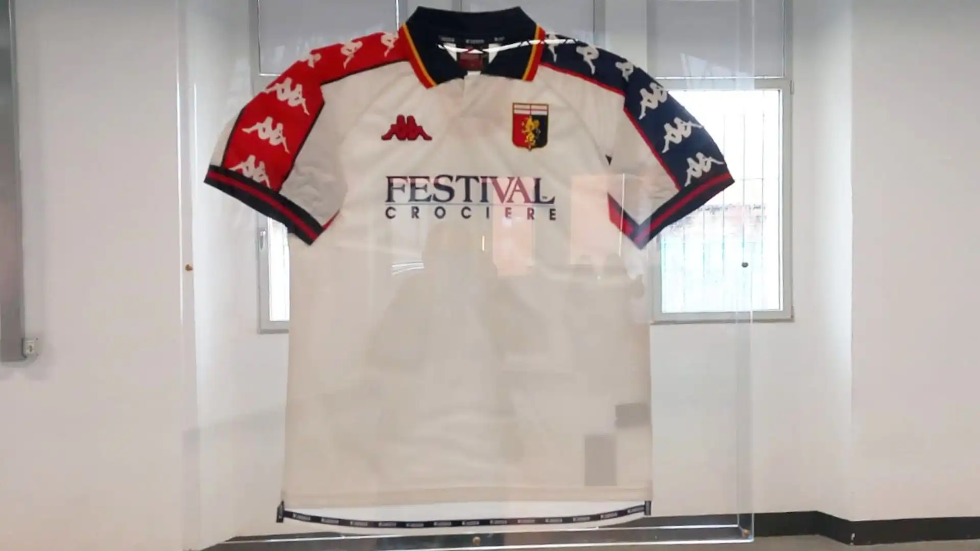 Le maglie del Genoa in esposizione