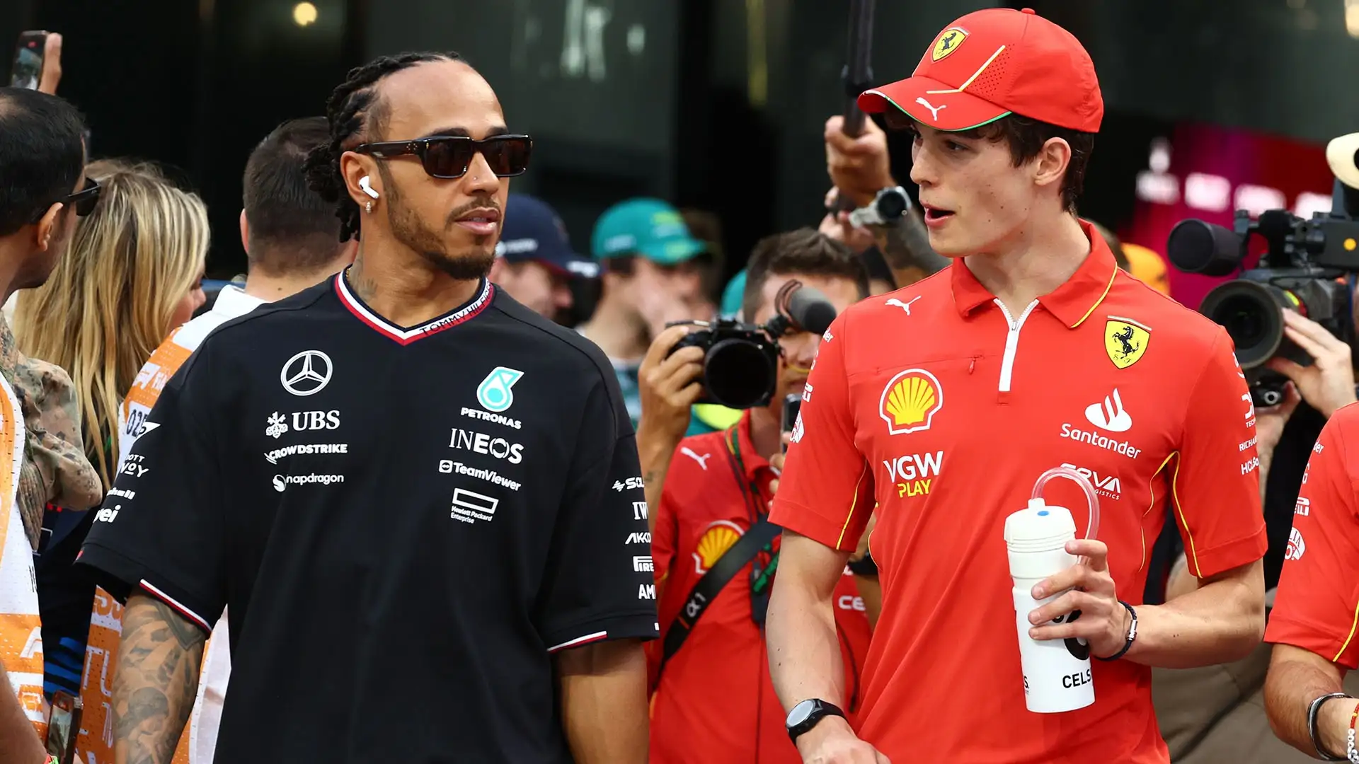 Alan Jones è molto critico anche per la vita di Hamilton fuori dalla pista