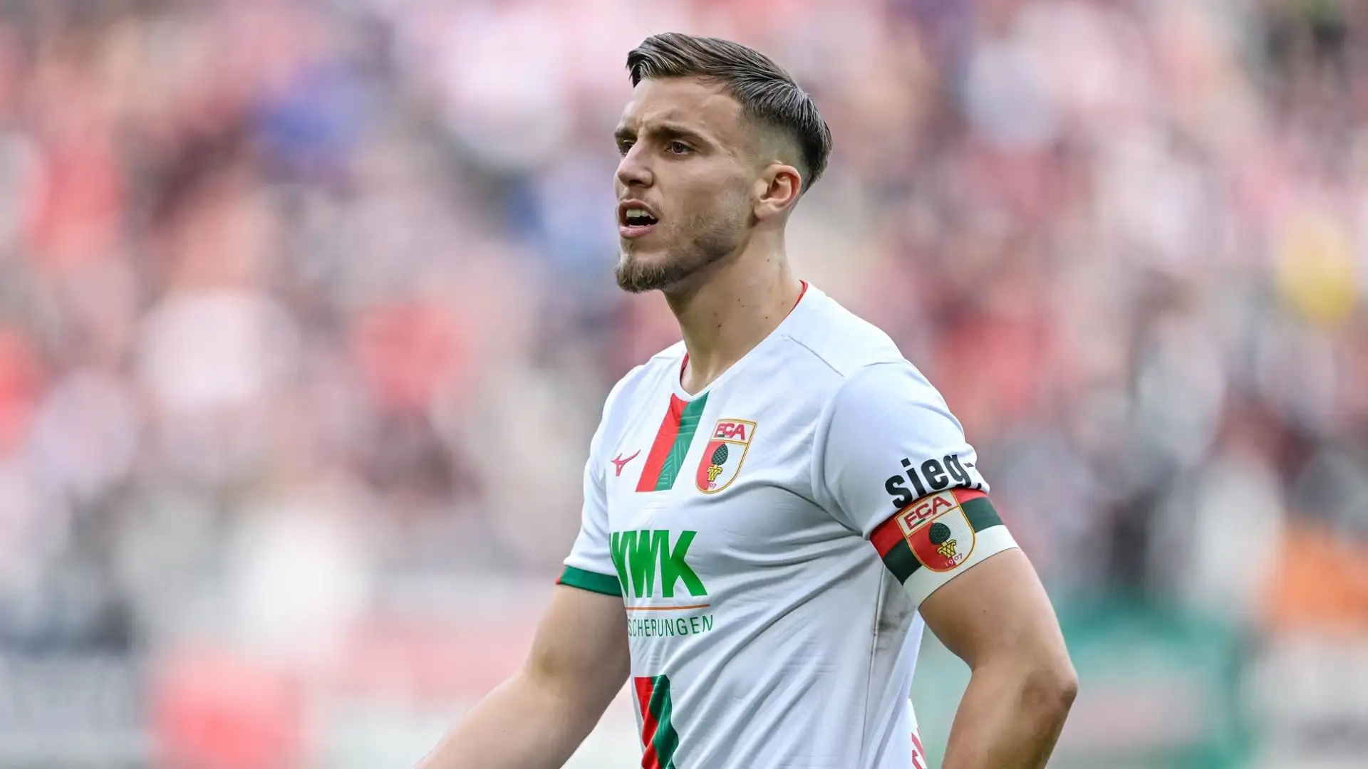 L'attaccante dell'Augsburg ha segnato 14 reti in 25 partite di campionato in questa stagione
