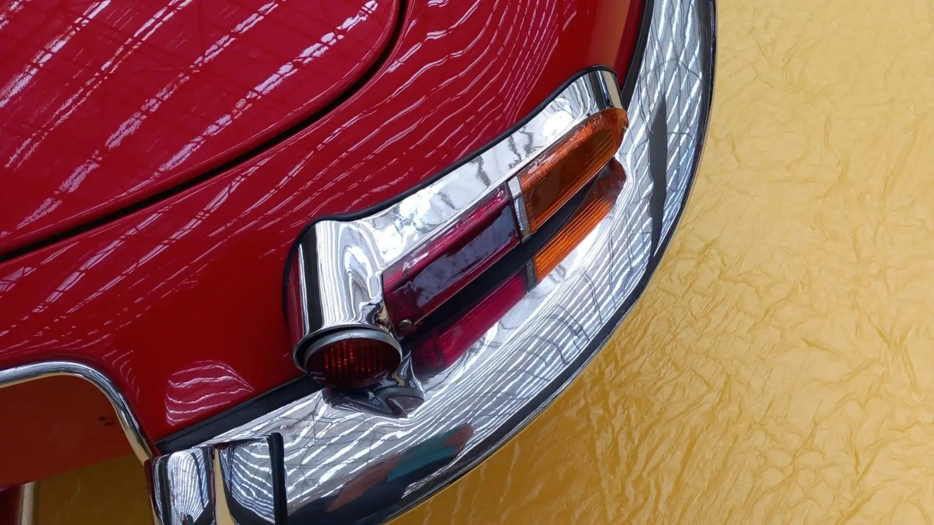 L'auto è stata disegnata da Malcolm Sayer
