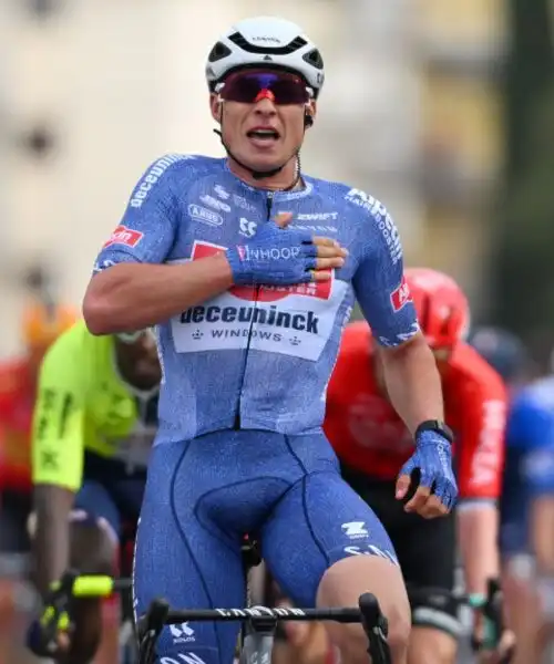 Tirreno-Adriatico: Jasper Philipsen si aggiudica la seconda tappa, Juan Ayuso ancora in azzurro