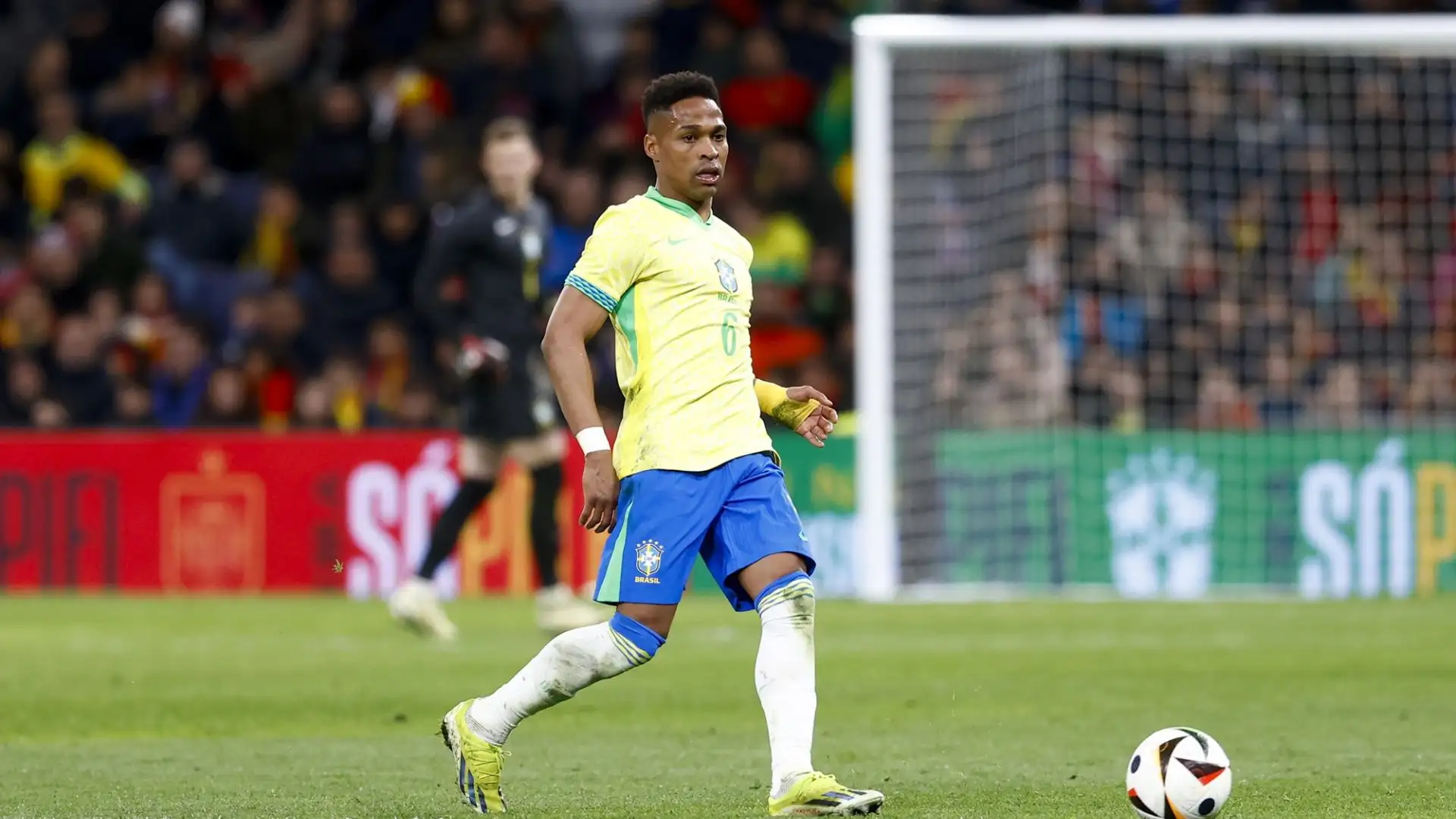 Wendell è il sostituto perfetto di Alex Sandro: mancino naturale, può giocare sia nella difesa a tre sia nella difesa a quattro