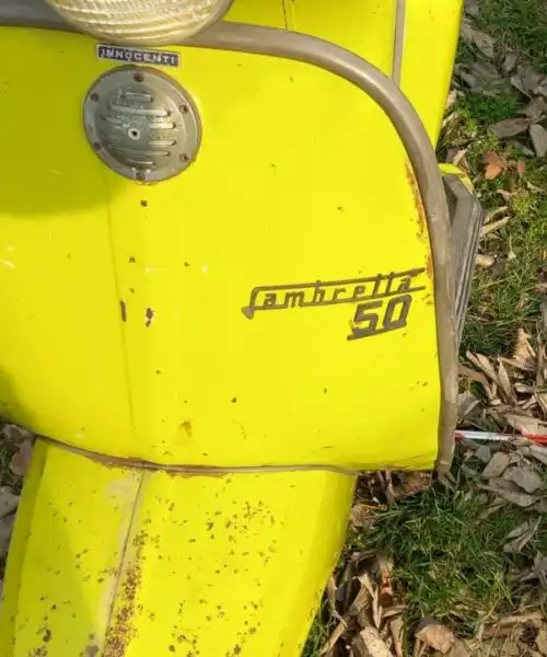 Una Lambretta per amica: le foto di una due ruote giallo limone
