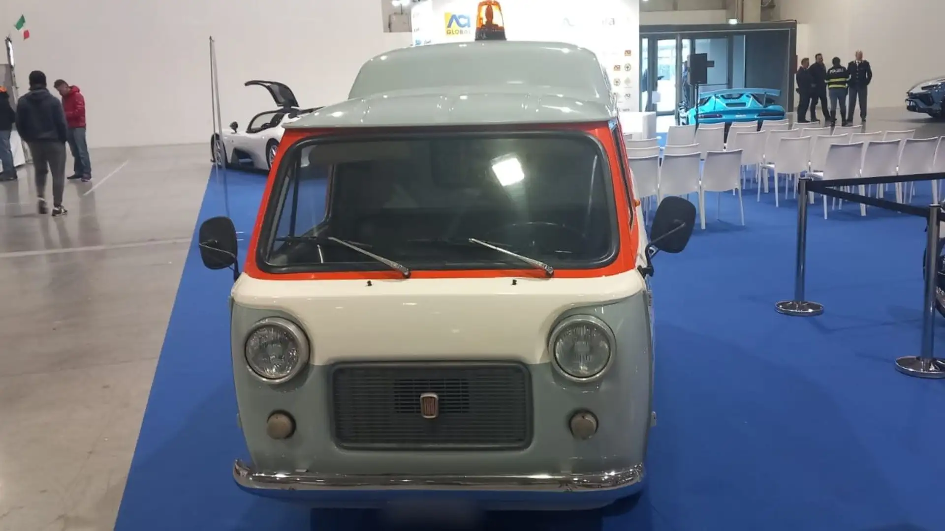 La cilindrata è di 843 cm³ con potenza di 34 CV