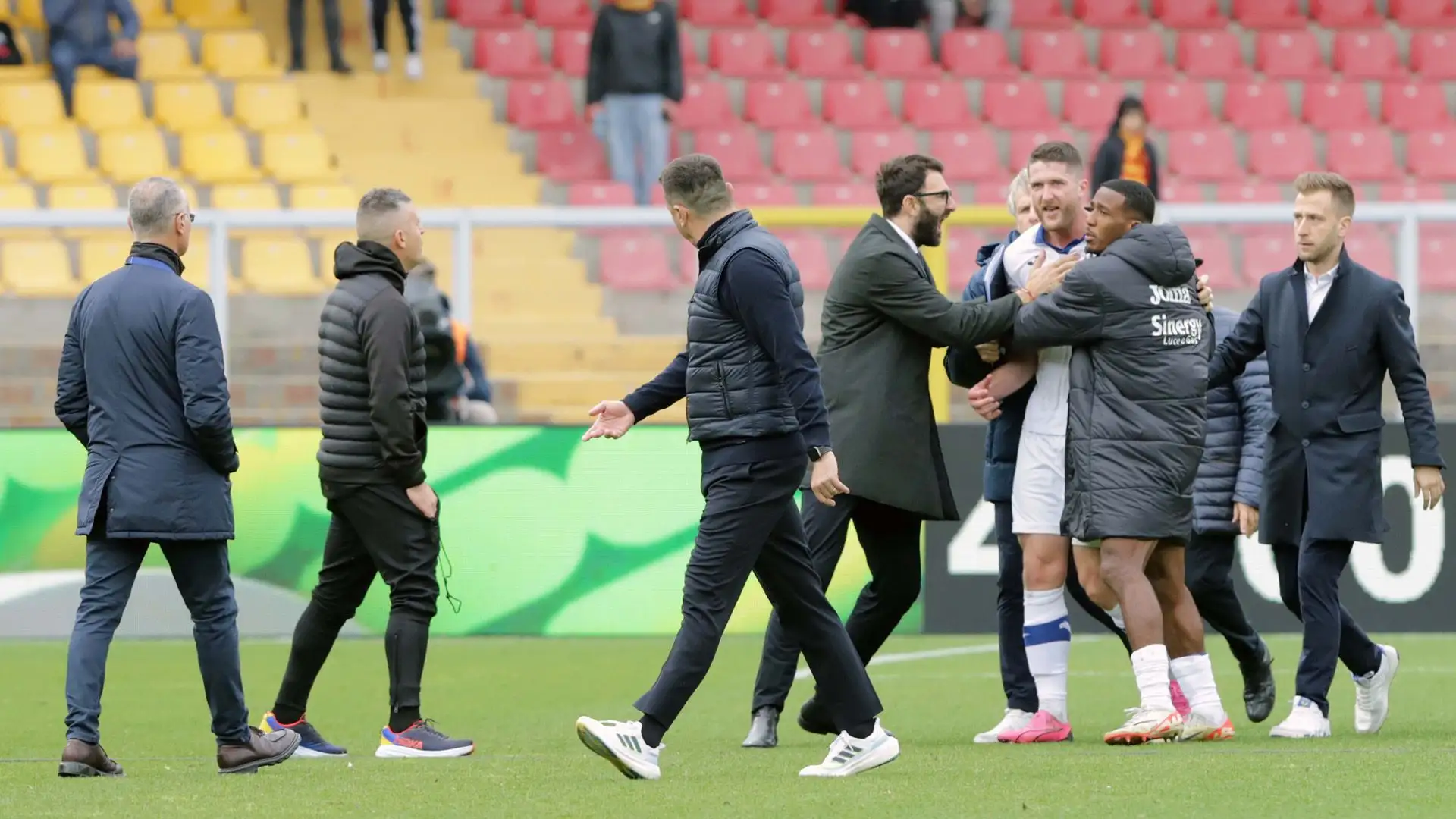 Non poteva avere epilogo peggiore la sfida tra Lecce e Verona