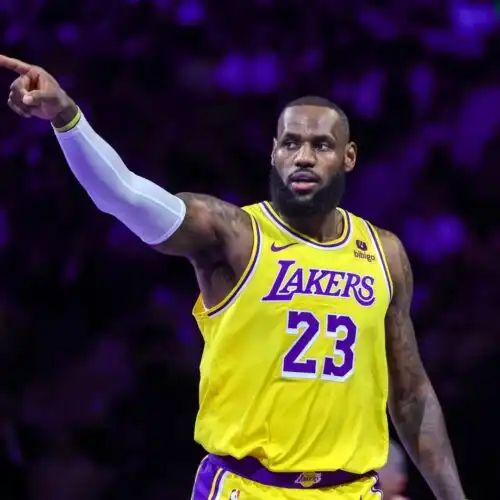 NBA: LeBron James torna, i LA Lakers vincono ancora