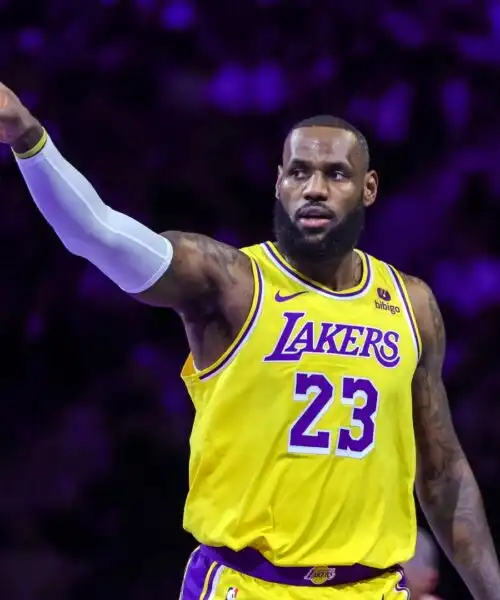 NBA: LeBron James torna, i LA Lakers vincono ancora