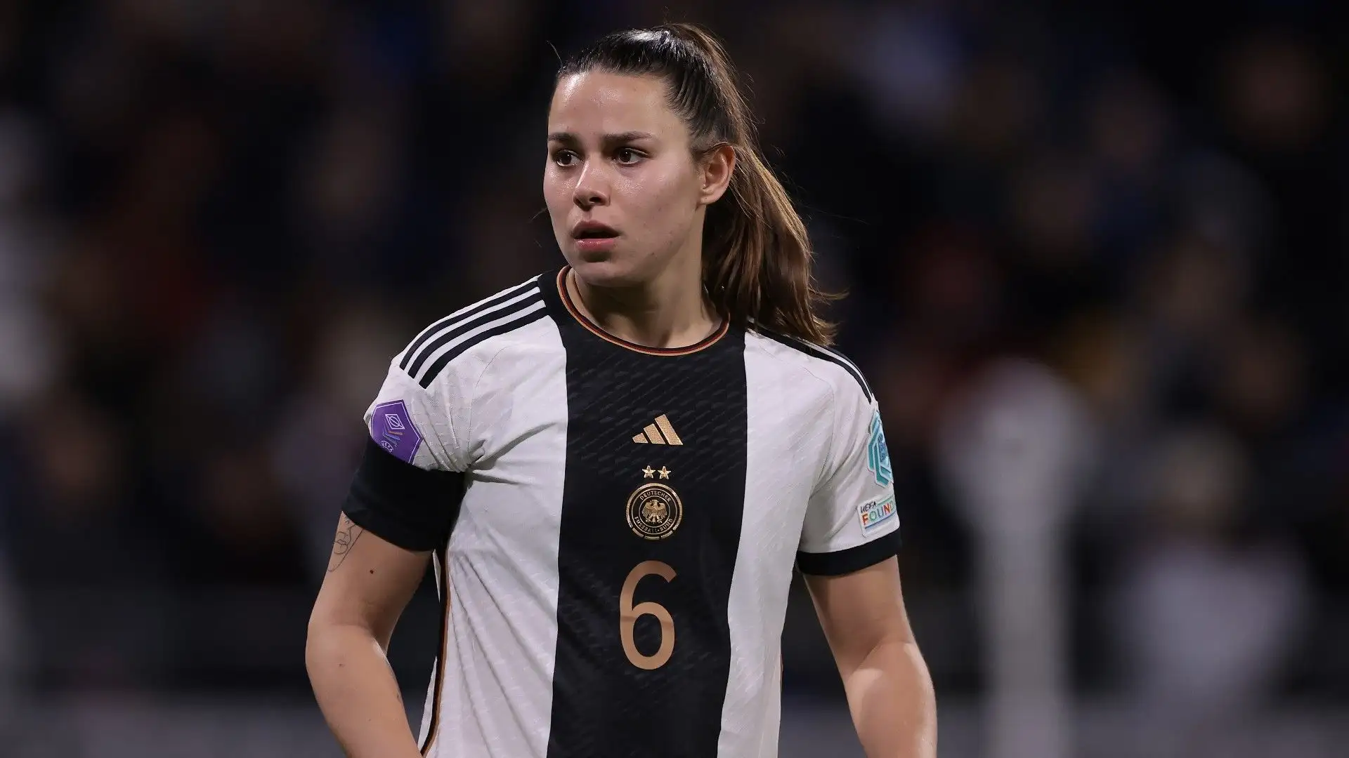 La calciatrice ha spiccate doti difensive
