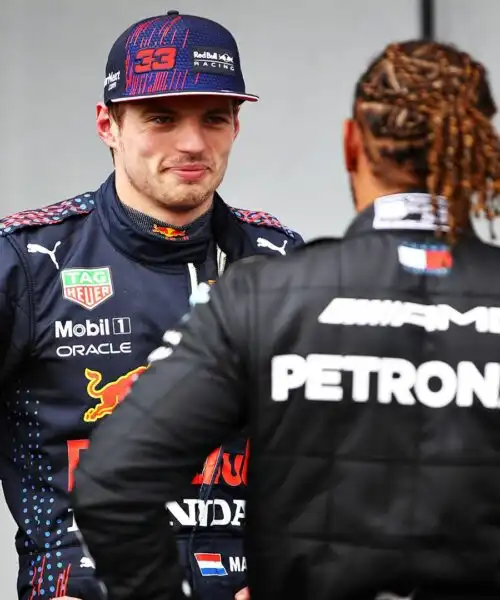 Mercedes-Verstappen: Lewis Hamilton sorprende tutti. Le foto