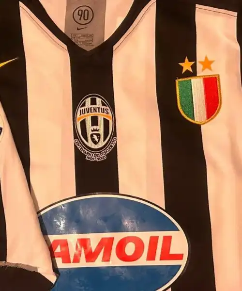 Juventus, le foto della maglia del centenario, un cult per i collezionisti