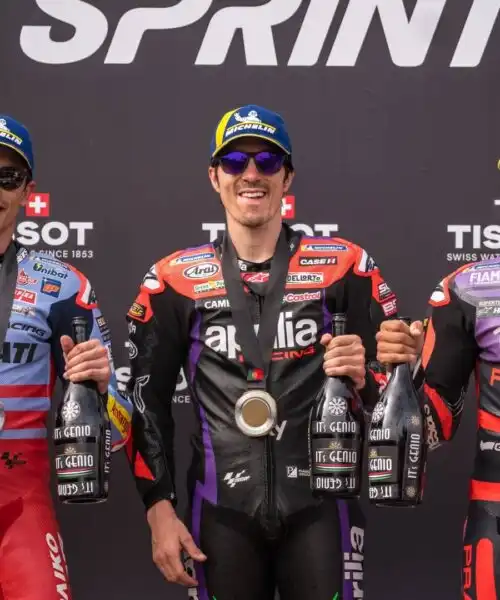 Pecco Bagnaia sbaglia, Maverick Viñales ringrazia: sua la Sprint a Portimao