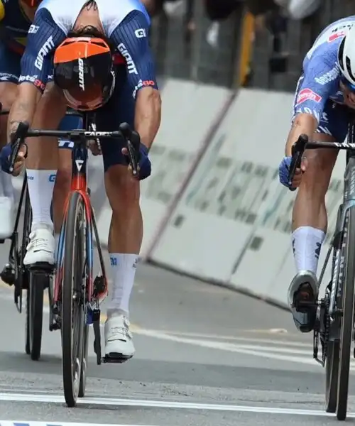 Milano-Sanremo, Jasper Philipsen ringrazia Mathieu Van der Poel