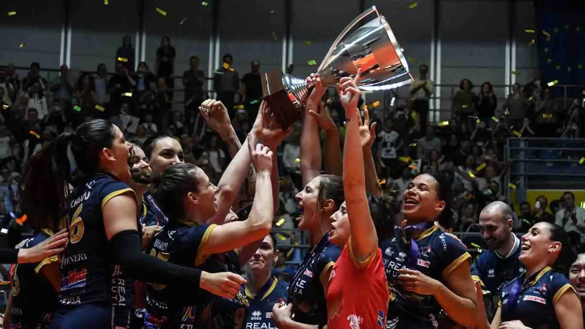 Trecentosessantaquattro giorni dopo la Challenge Cup vinta il 22 marzo 2023 a Timisoara, il cielo si colora di biancoblù anche sopra Torino. 