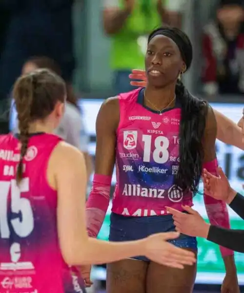 Milano rischia grosso ma rimonta e batte Pinerolo con 31 punti di Paola Egonu