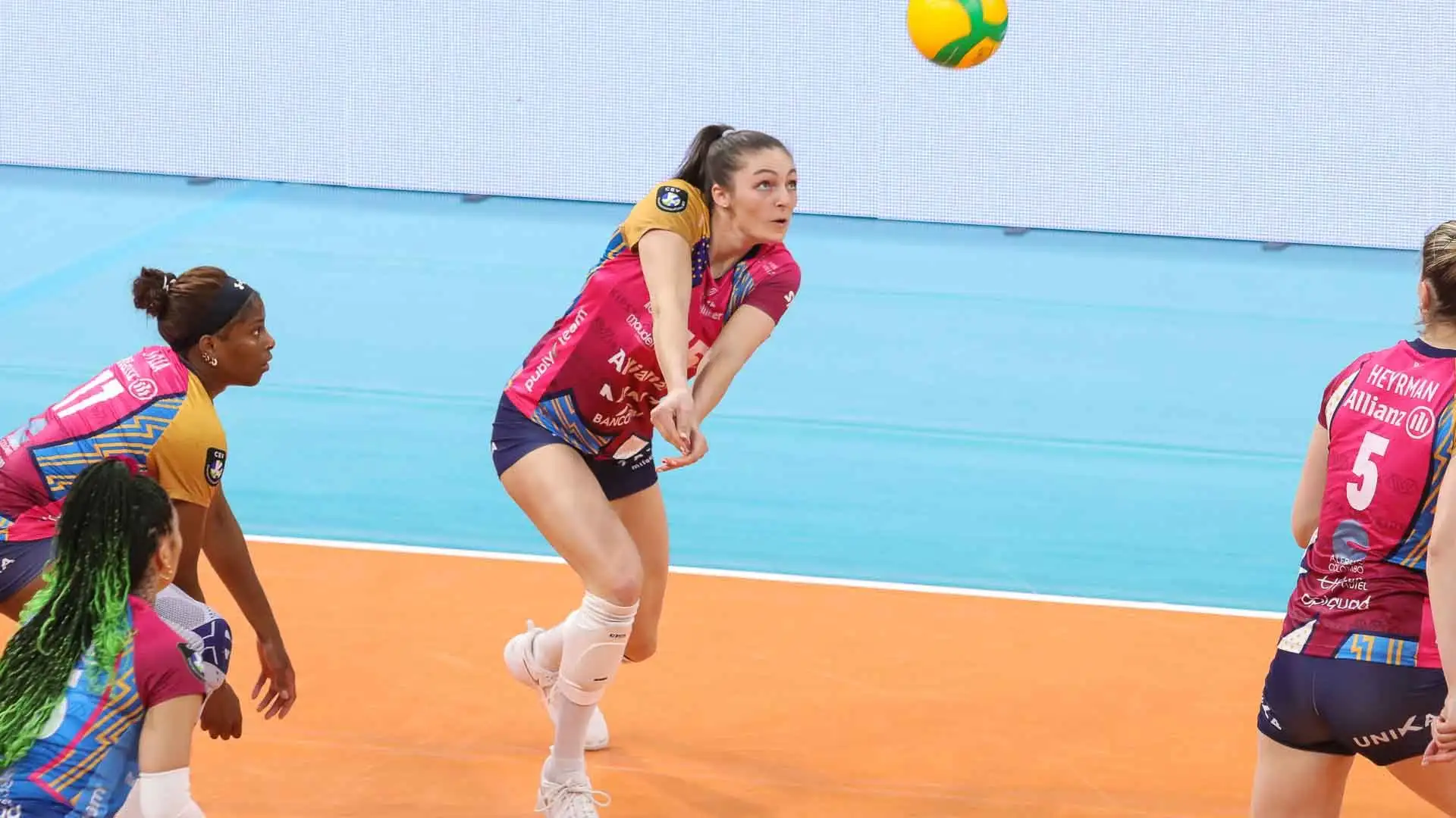 L'Eczacibasi ha eliminato la Savino del Bene Scandicci.