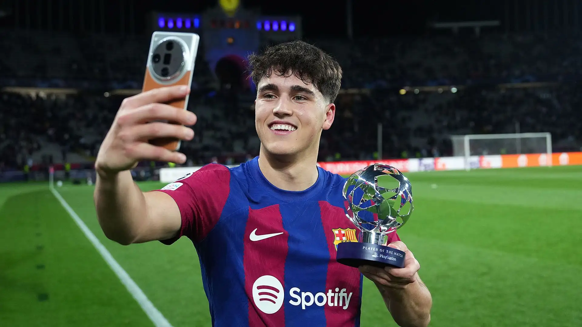 Il difensore ha un contratto con il Barcellona fino al 2026
