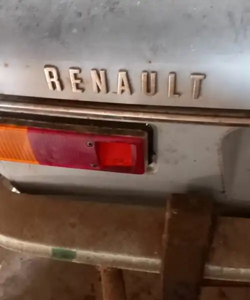 Una Renault 12 da risistemare: missione impossibile? Le immagini