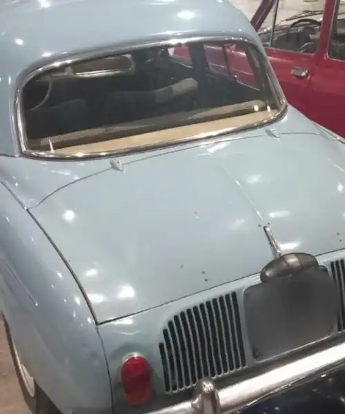 Renault Dauphine, le foto della elegante macchina costruita anche a Milano