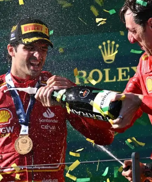 F1, Carlos Sainz: “Felice di aver vinto davanti a Leclerc”