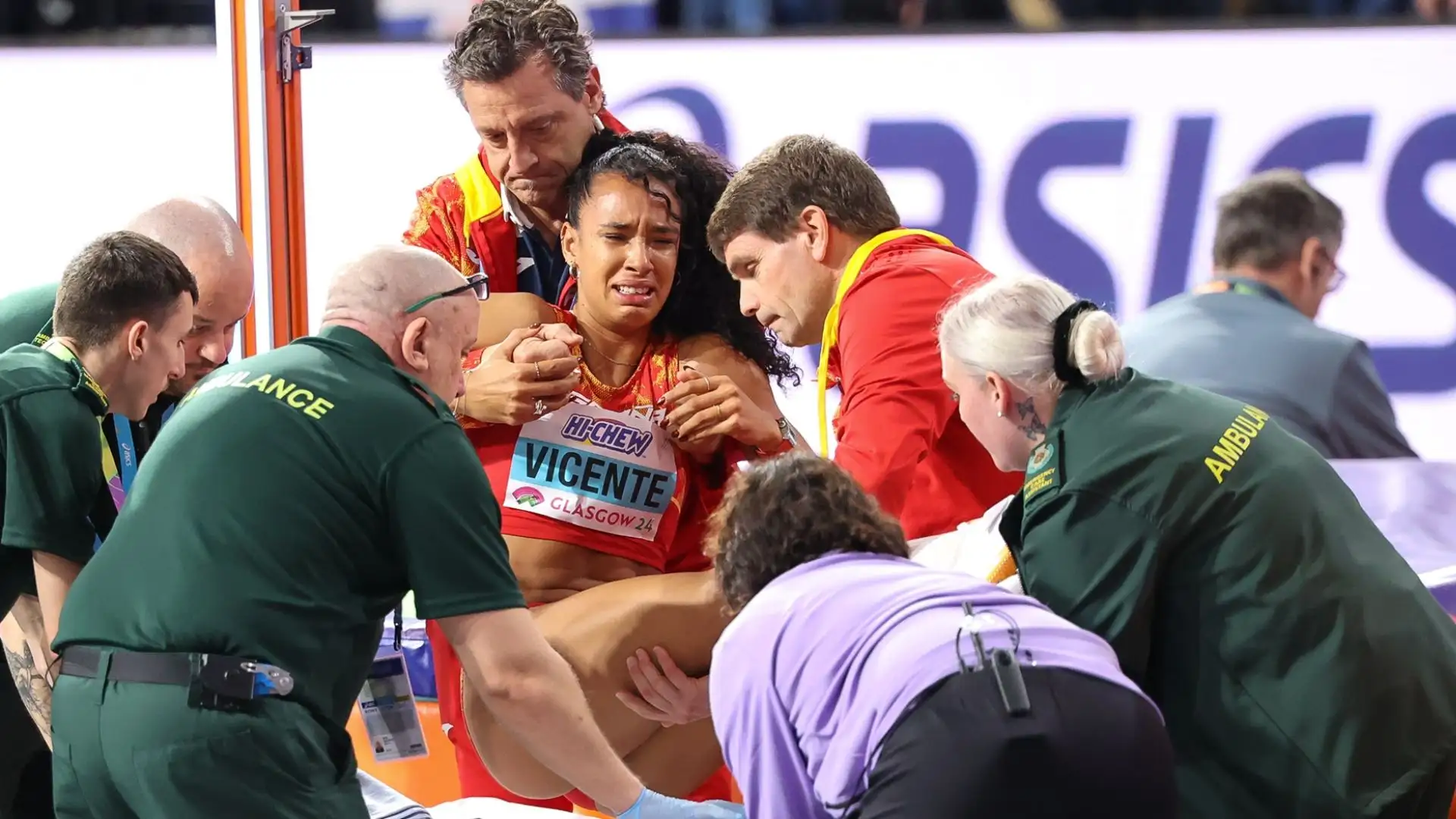 L'atleta si è accorsa subito della gravità della situazione ed è scoppiata a piangere