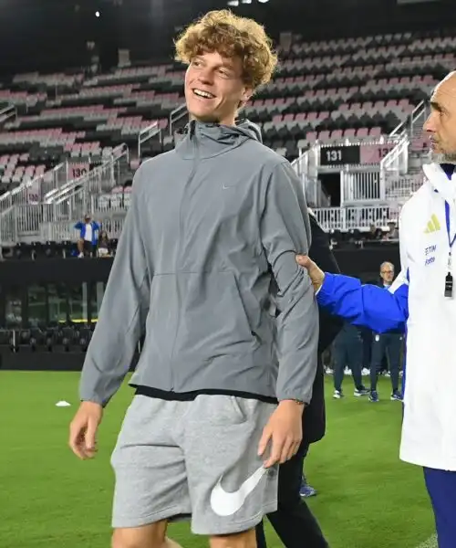 Jannik Sinner si gode l’Italia di Luciano Spalletti, che mette in guardia dal Venezuela