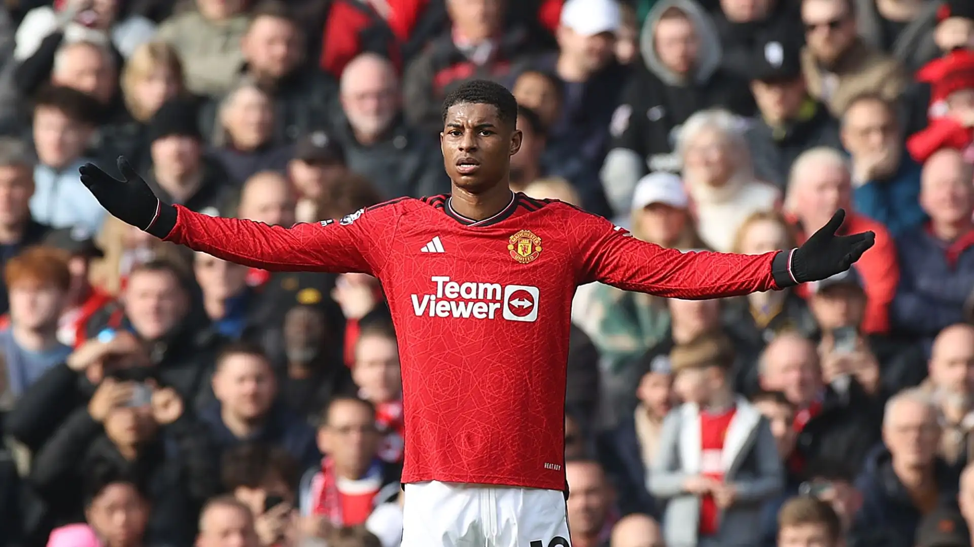 L'attaccante del Manchester United interessa al PSG, che sarebbe pronto ad offrire al giocatore uno stipendio da mezzo milione di euro a settimana