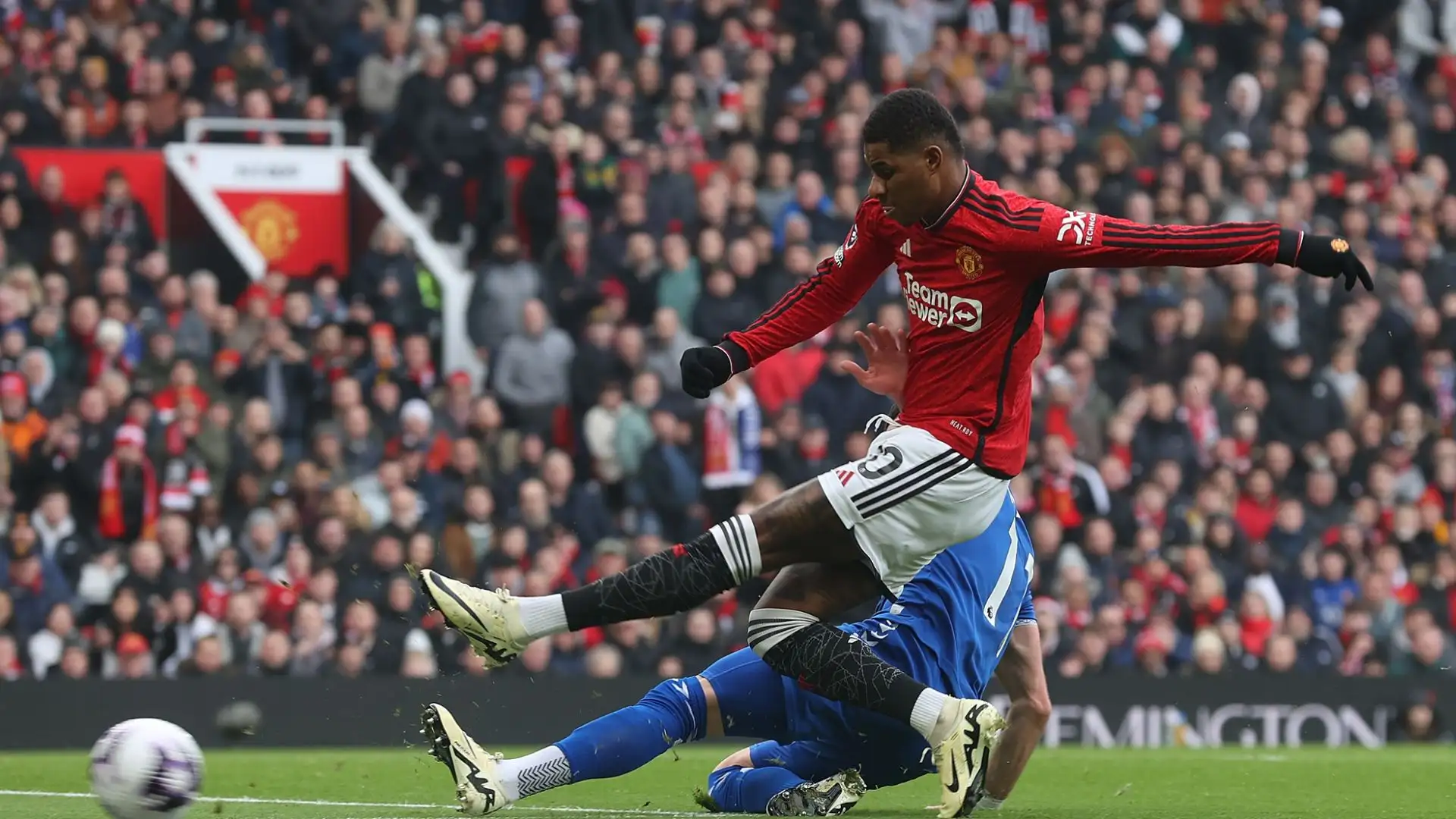 L'arrivo di Rashford non sarebbe l'unico colpo in attacco del PSG, che ha nel mirino anche Leao e Osimhen