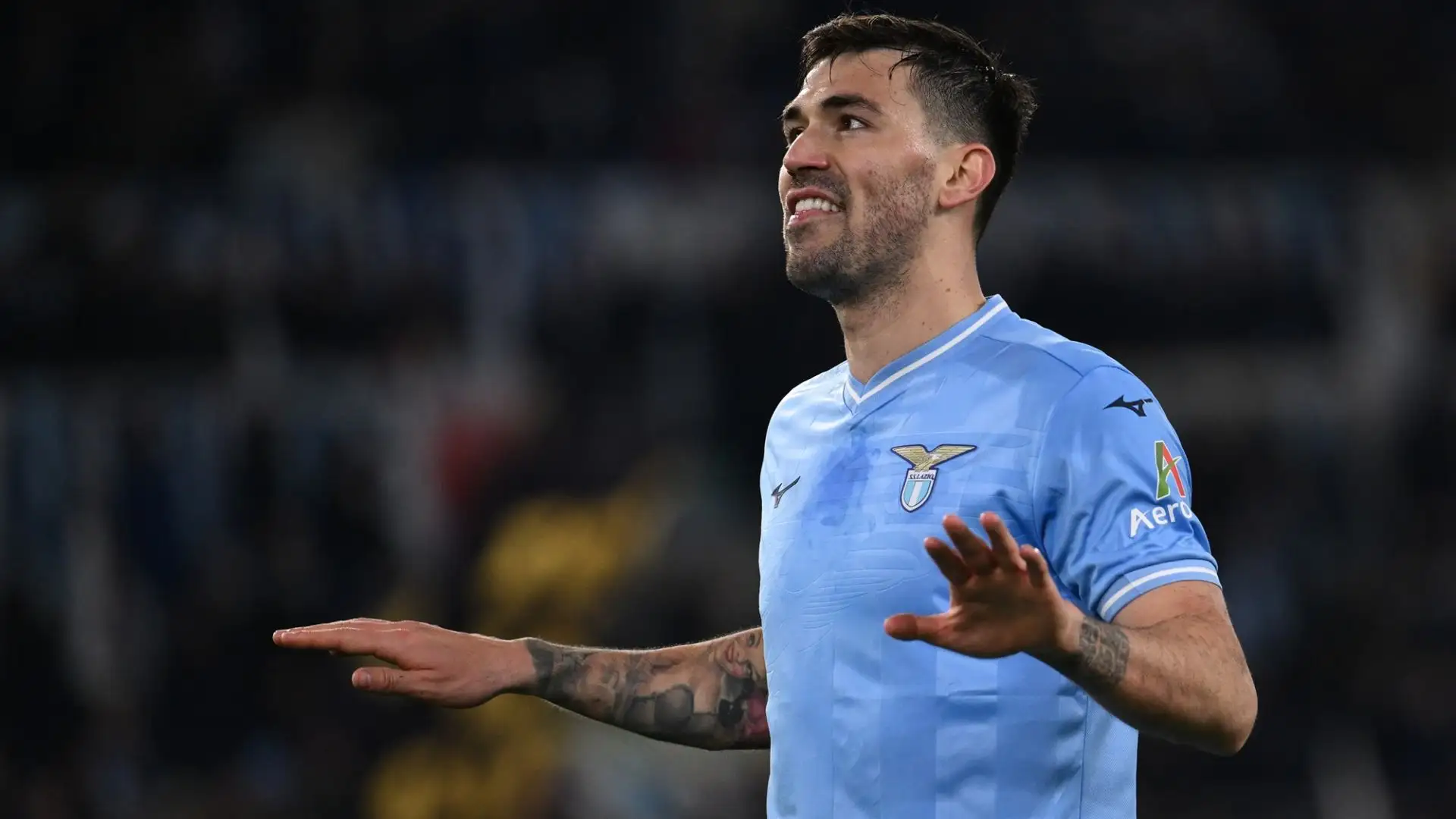 Il difensore della Lazio, fino a due anni fa capitano dei rossoneri, era tra i più furiosi al triplice fischio della partita persa contro il Milan