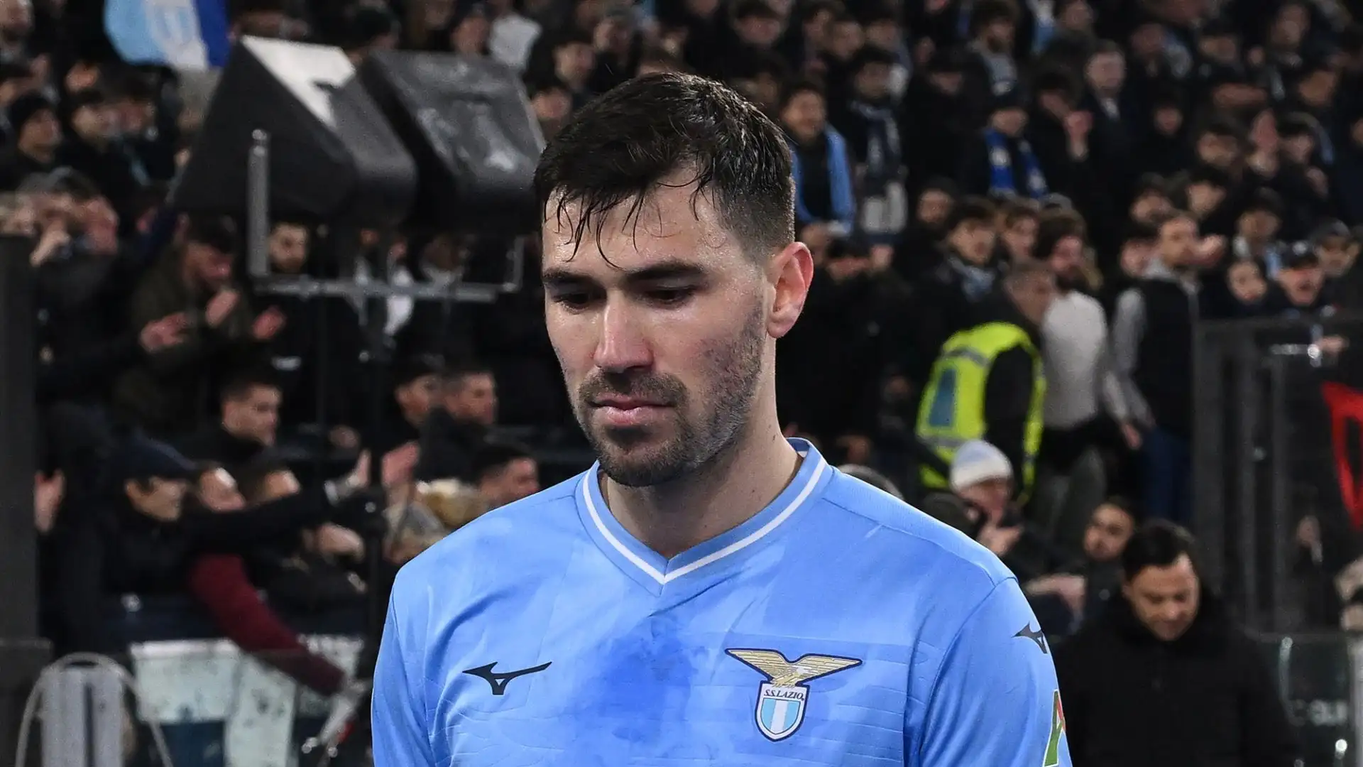 Pioggia di insulti contro l'ex difensore rossonero: "Ci vediamo a San Siro"