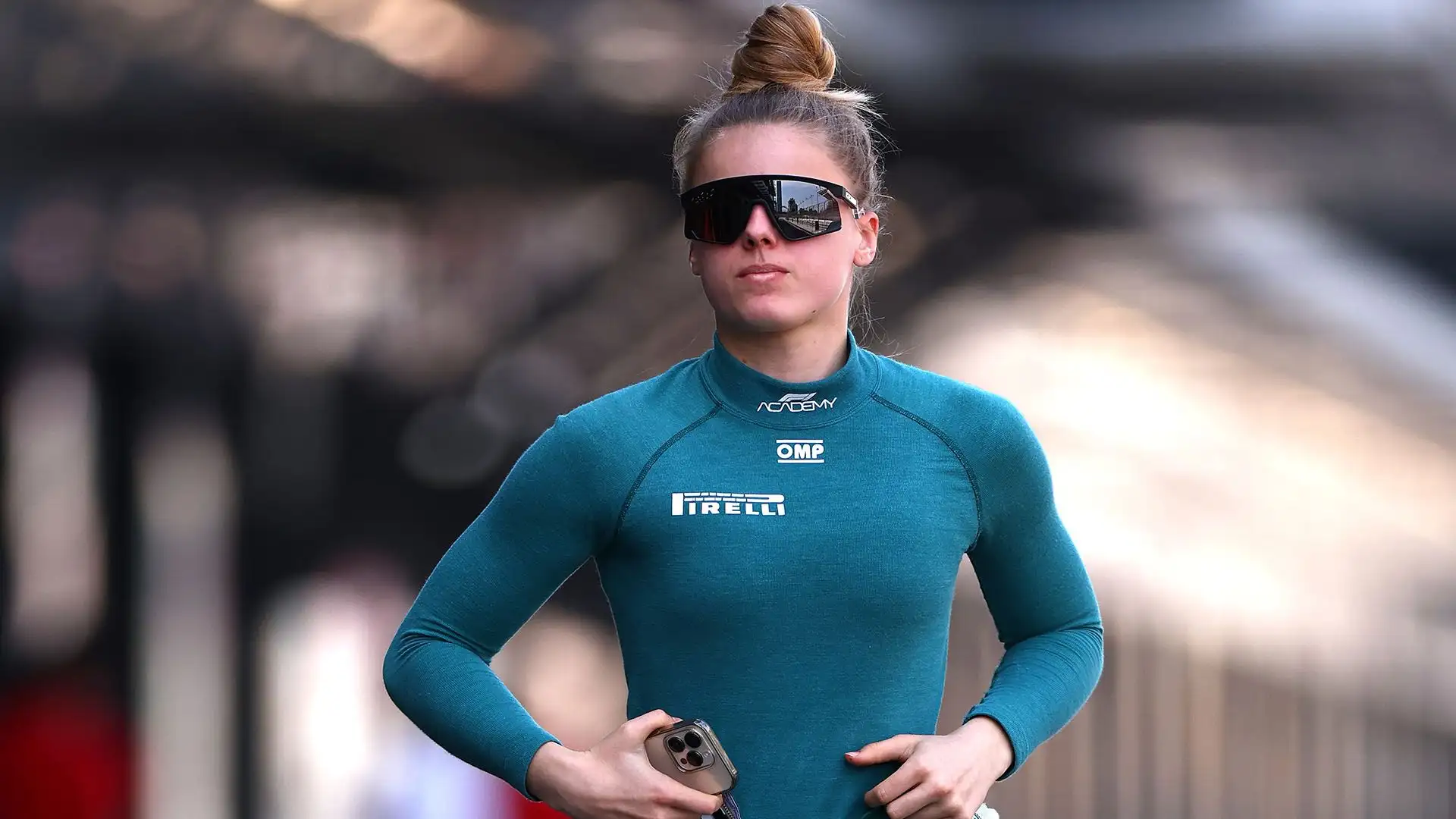 Oggi Tina gareggia per l'Aston Martin Aramco F1 Team
