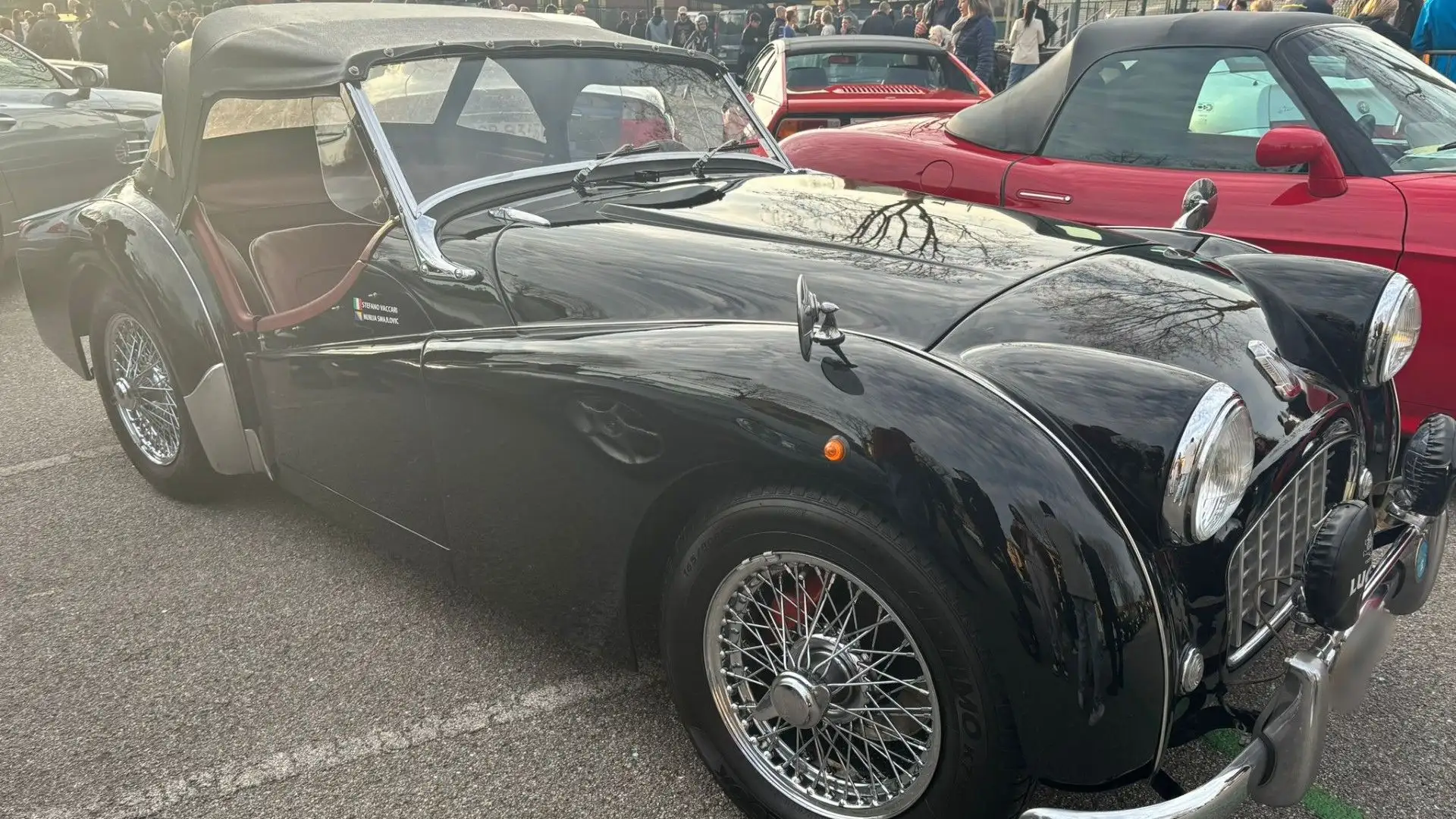 Nel 1937 venne nominato capo progettazione Donald Healey