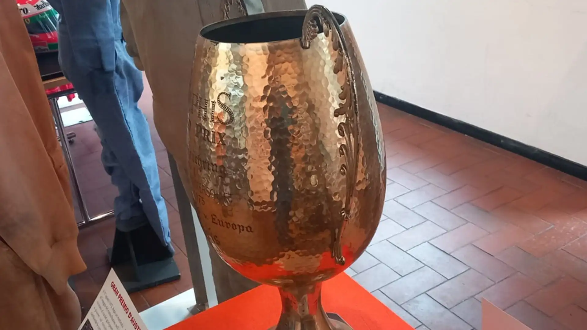 In questi giorni il trofeo è in esposizione a Villasanta